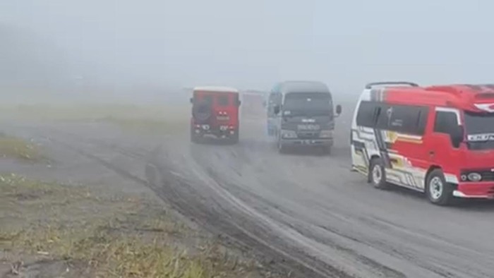 Insiden Pemakaian Kendaraan Elf oleh Rombongan Wisatawan SMK Tangerang Selatan di Lautan Pasir Bromo